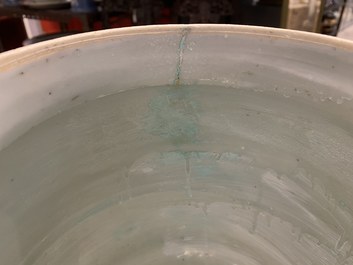Een Chinese blauw-witte dekselvaas met floraal decor, Transitie periode
